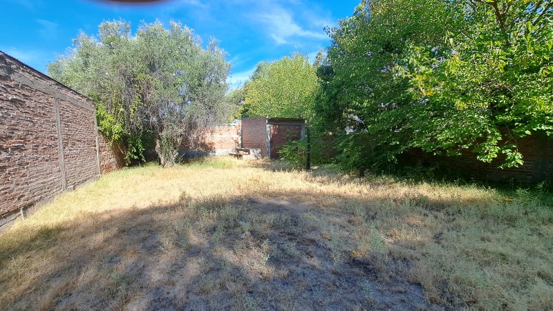 Vendo 3 locales, Galpon,  Garaje sobre Avenida Moreno con 427 m² terreno,  LOZA.  En San Rafael. 