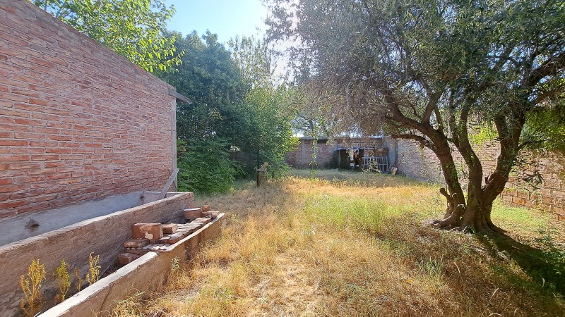 Vendo 3 locales, Galpon,  Garaje sobre Avenida Moreno con 427 m² terreno,  LOZA.  En San Rafael. 