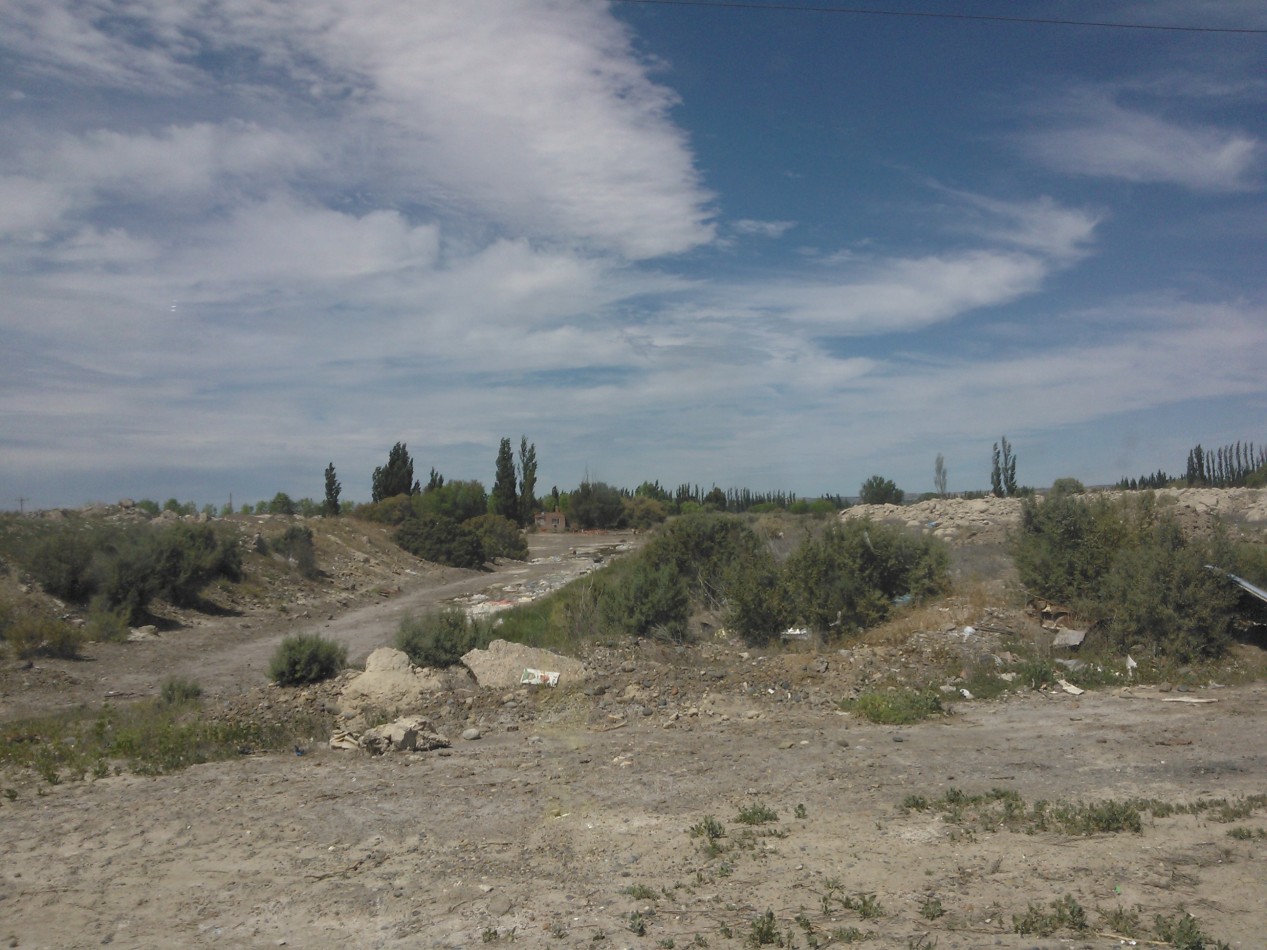 IMPORTANTE PROPIEDAD 4 HAS SOBRE 25 DE MAYO EN TRELEW, zona Urbana, TODO LOS SERVICIOS sobre Avenida, Canal principal de riego.