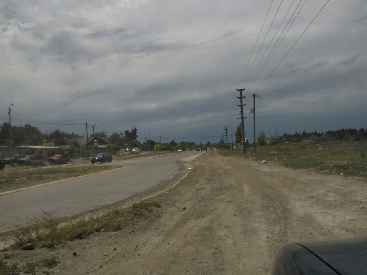 IMPORTANTE PROPIEDAD 4 HAS SOBRE 25 DE MAYO EN TRELEW, zona Urbana, TODO LOS SERVICIOS sobre Avenida, Canal principal de riego.
