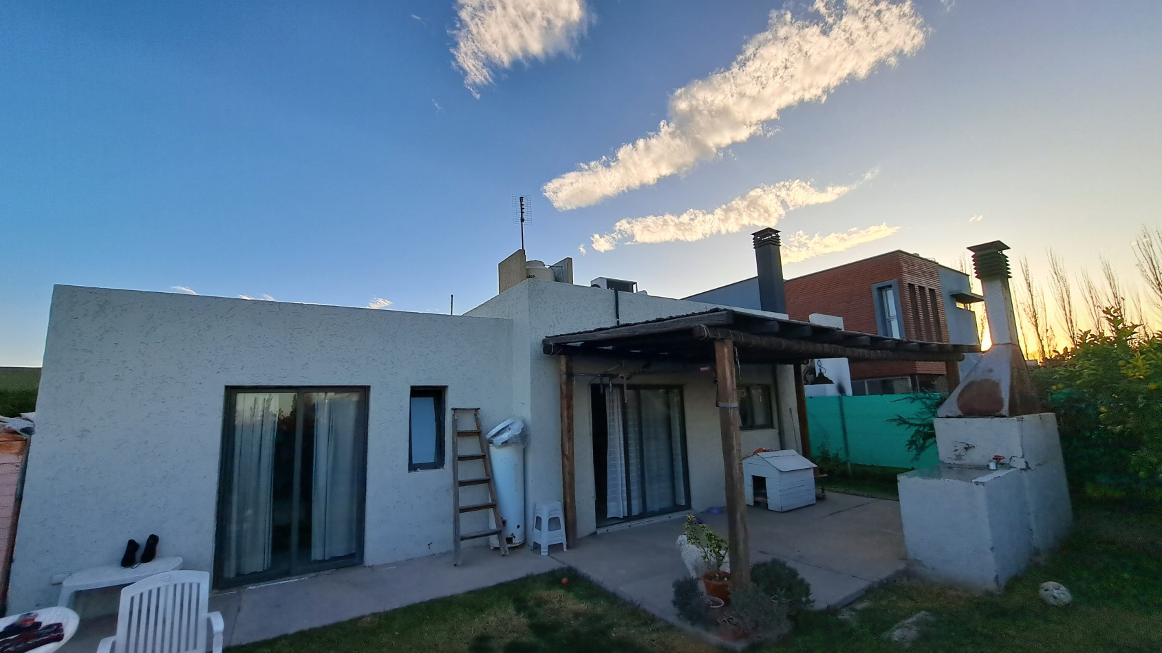 Vendo Casa de 4 dormitorios y 2 baños en Cortadera De La Noria, San Rafael permuta  