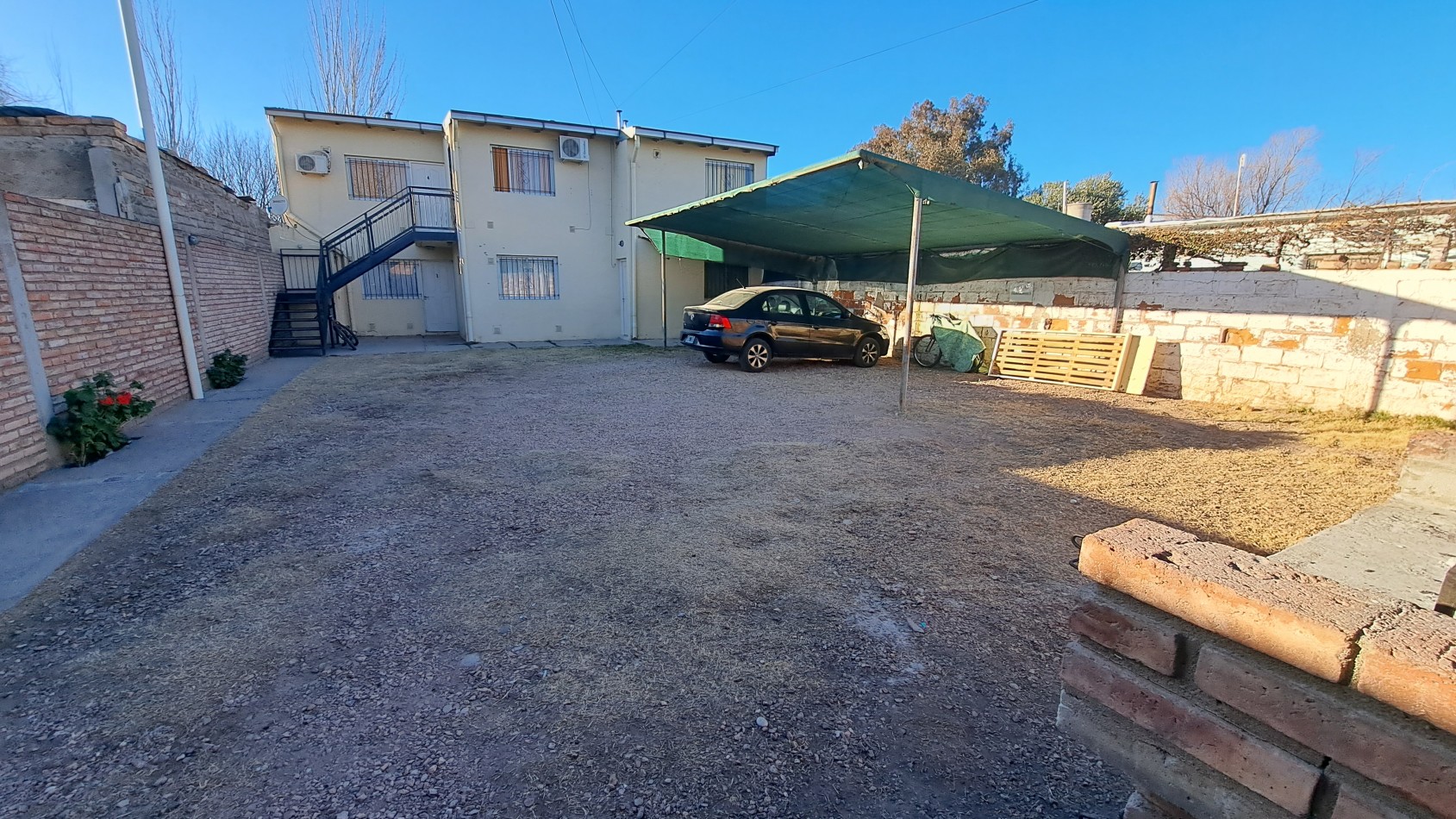 Vendo complejo de 4 Departamentos en Zona  Gutierrez  y Cabildo. San Rafael  