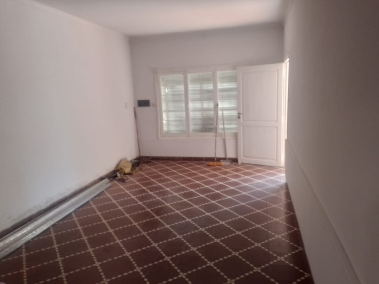  ✅️Vendo Casa Amplia  de 176 m² con  400 m² de terreno.  Zona Av Rivadavia. San Rafael valor 70.000