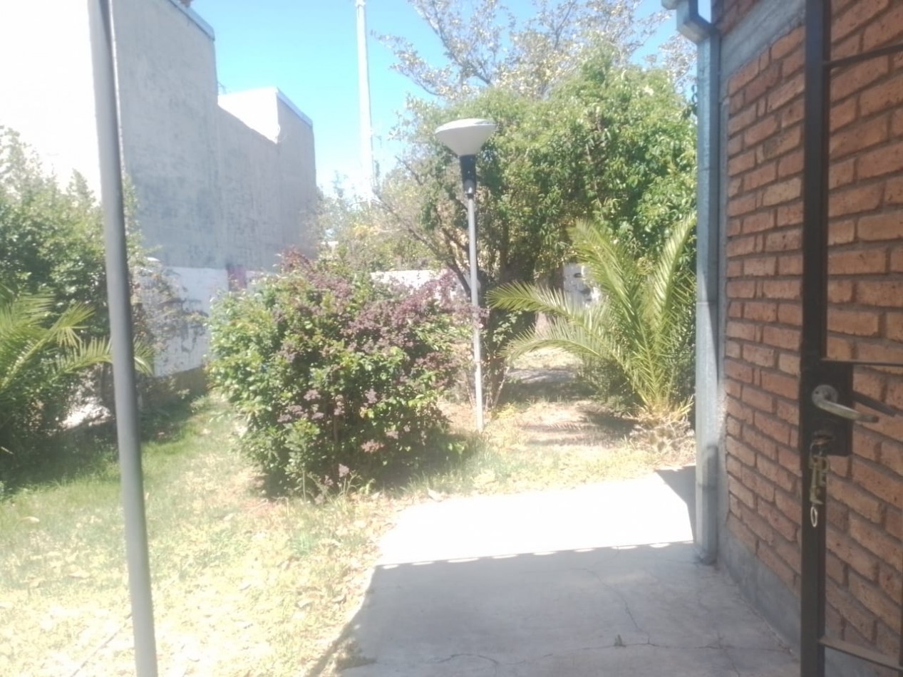  ✅️Vendo Casa Amplia  de 176 m² con  400 m² de terreno.  Zona Av Rivadavia. San Rafael valor 70.000