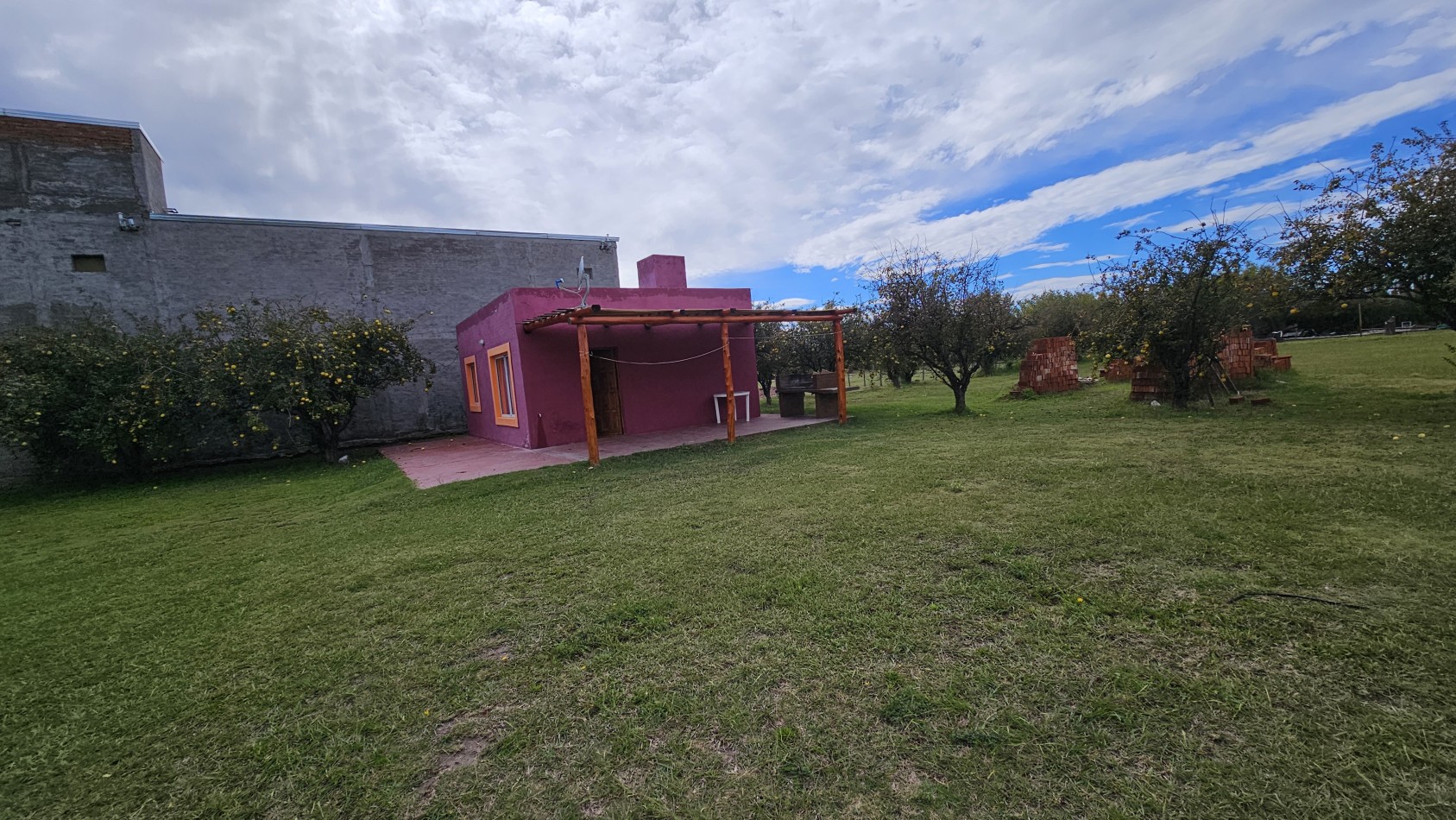 Vendo complejo trabajando de Casa + 3 cabañas en 2 hectareas. Rama Caida. San Rafael 