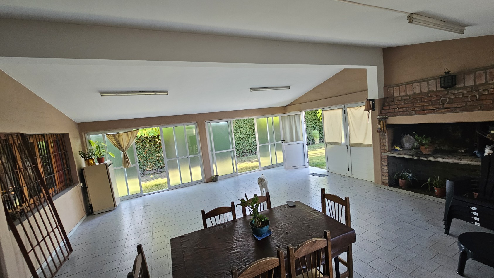 ¡Oportunidad unica en Rama Caida, San Rafael!¡Una propiedad excepcional en la zona de Rama Caida, a tan solo 6 km de San Rafael! Posibilidad de permuta. Casa+ Quincho+ Pileta+ Galpon+ plantacion+ Agua, luz y GAS