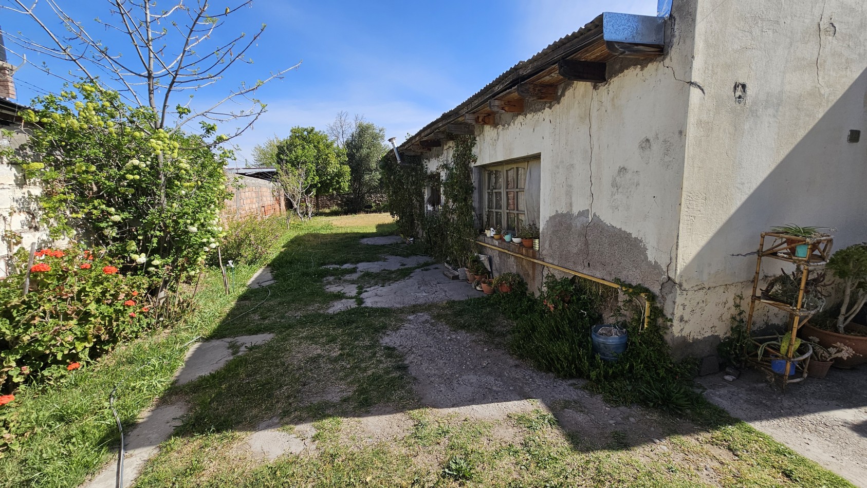 Venta de Casa en Av Urquiza, Ideal para Inversion - 319 m² de Terreno, San Rafael