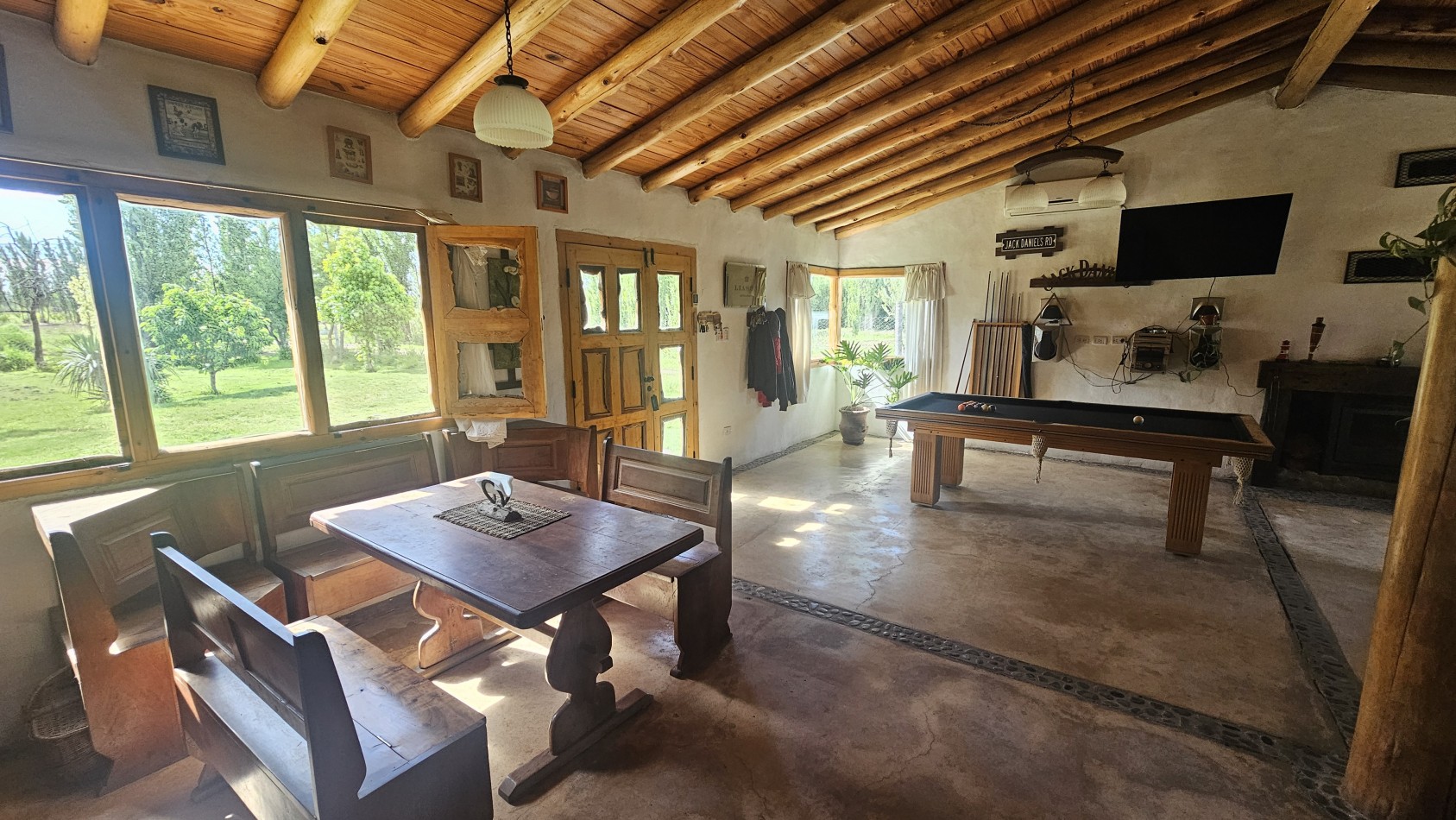 Vendo Casa Amplia con pileta y depto con 7200 m² parquizados en Cuadro Benegas San Rafael
