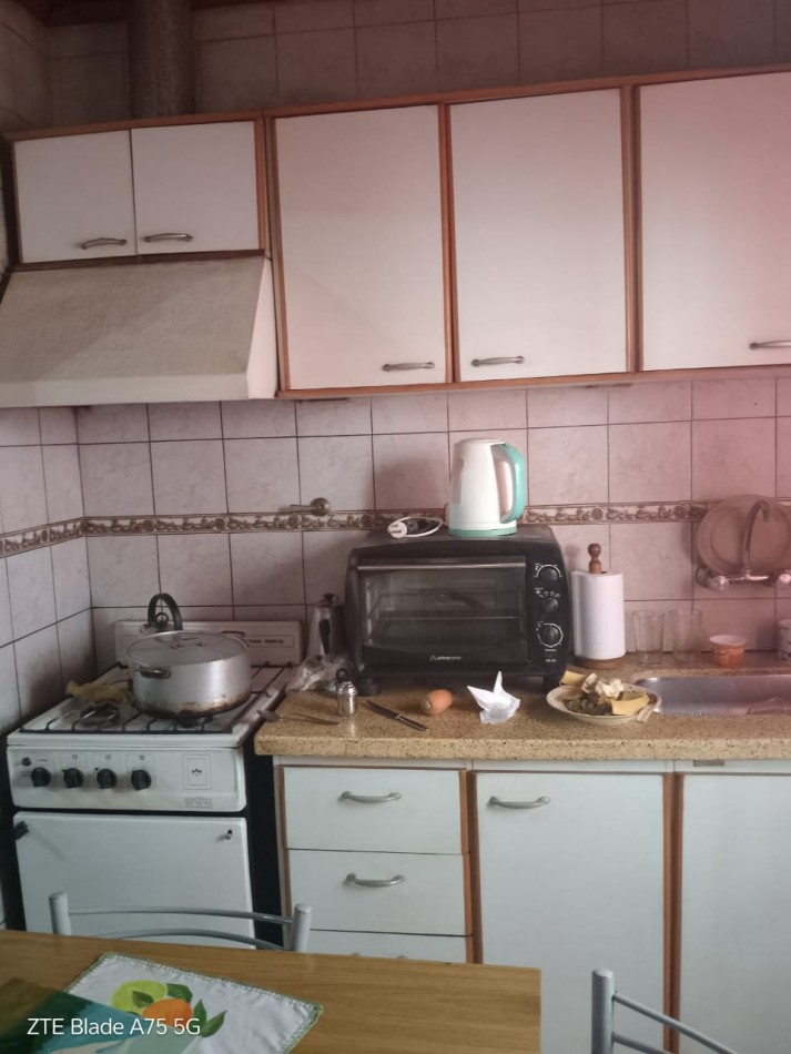 Vendo casa pleno centro de San Rafael, Mendoza. Con una casa y 2 locales.