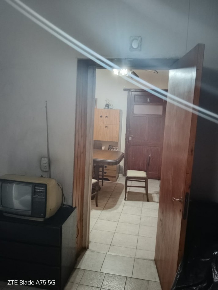 Vendo casa pleno centro de San Rafael, Mendoza. Con una casa y 2 locales.