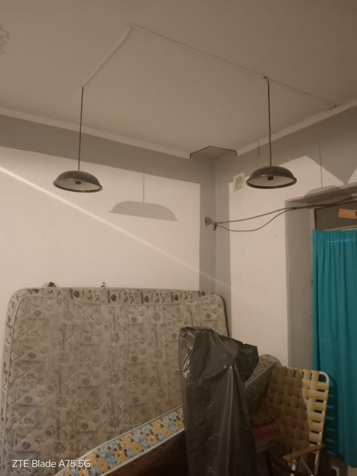 Vendo casa pleno centro de San Rafael, Mendoza. Con una casa y 2 locales.