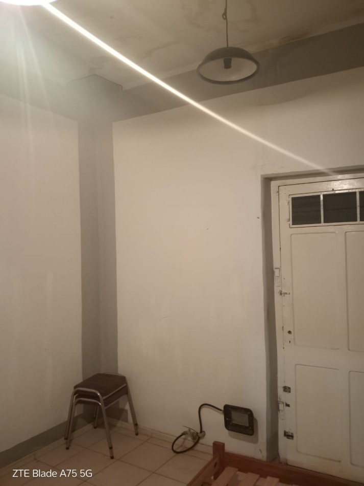 Vendo casa pleno centro de San Rafael, Mendoza. Con una casa y 2 locales.
