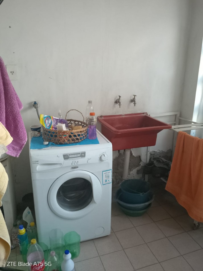 Vendo casa pleno centro de San Rafael, Mendoza. Con una casa y 2 locales.
