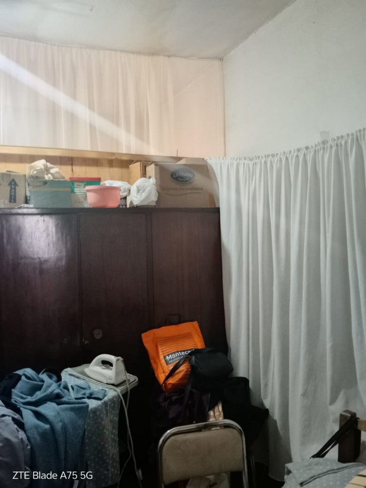Vendo casa pleno centro de San Rafael, Mendoza. Con una casa y 2 locales.