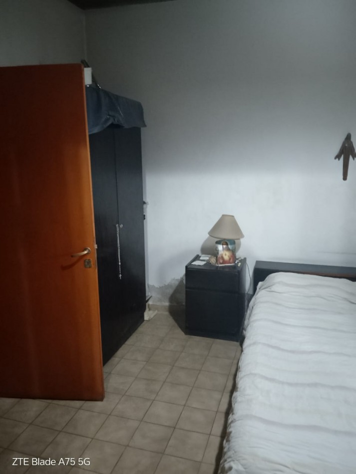 Vendo casa pleno centro de San Rafael, Mendoza. Con una casa y 2 locales.