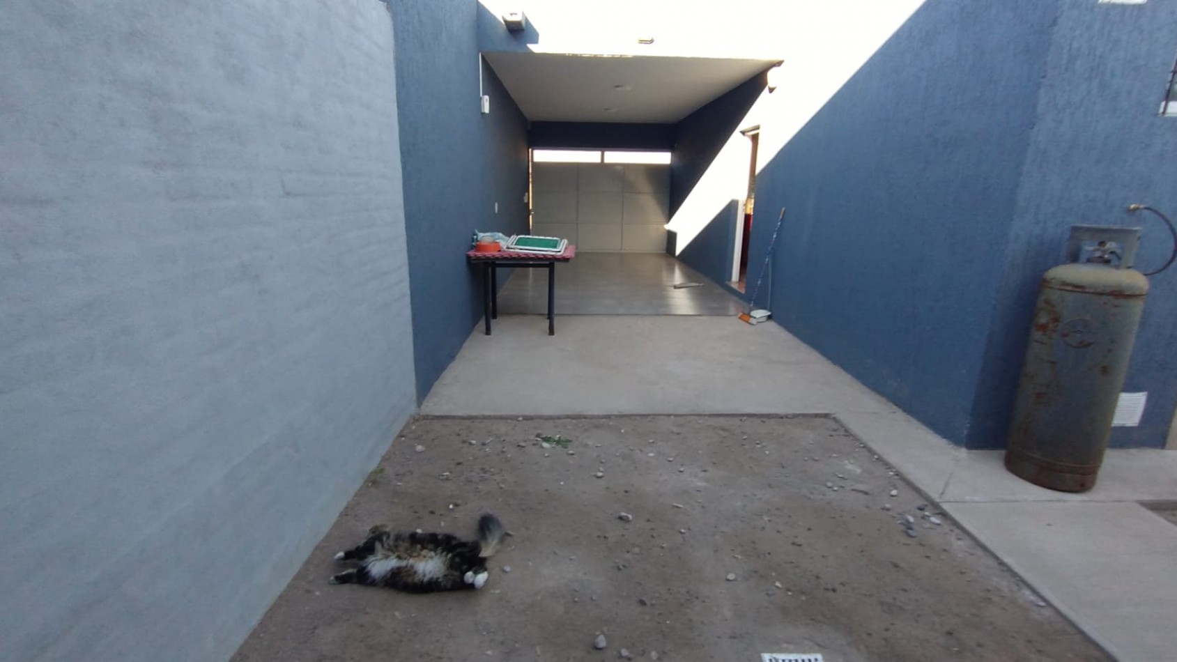 Vendo Casa 2 Año, Losa de 3 dormitorios zona Sarmiento y 9 de julio.