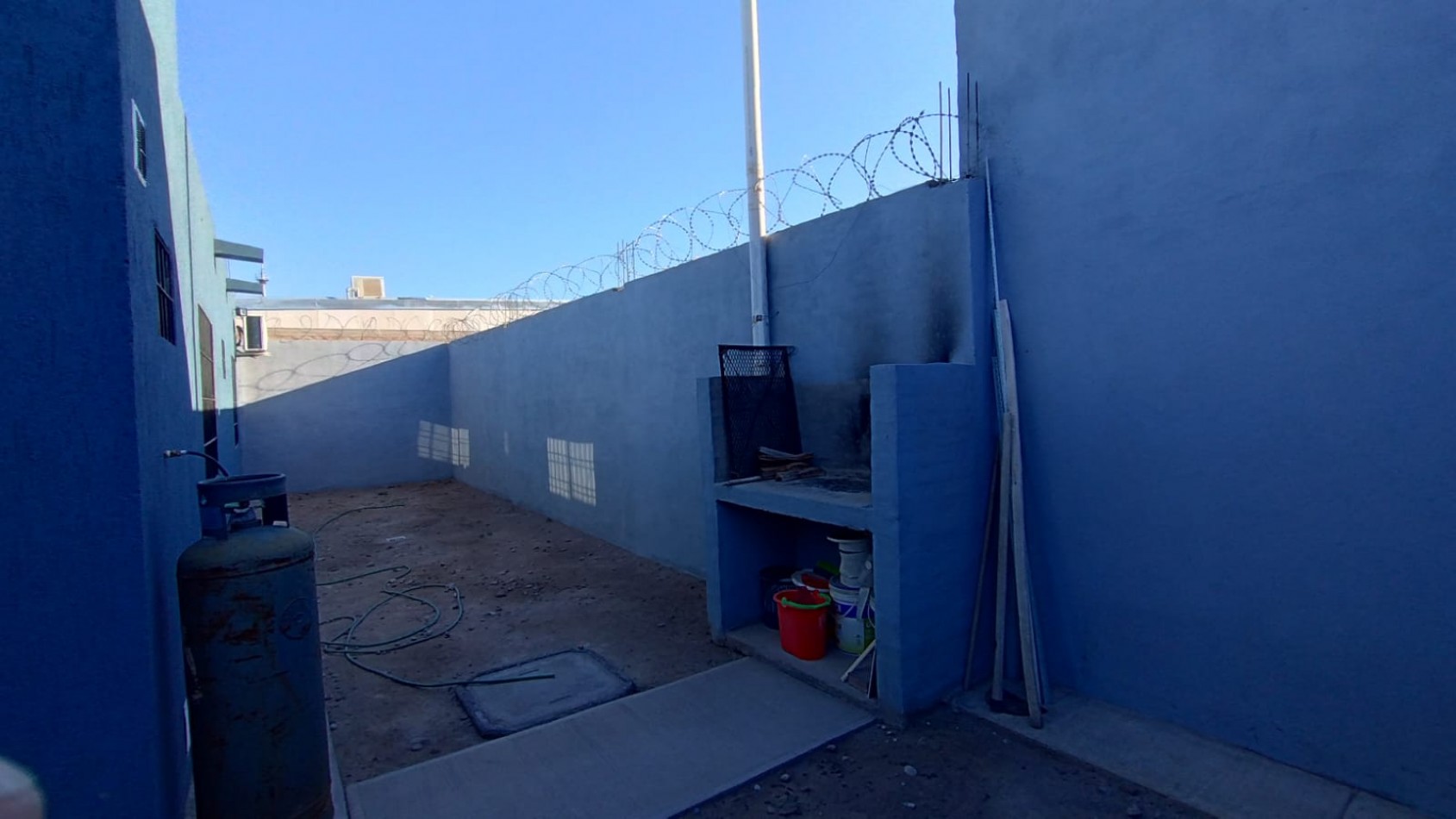 Vendo Casa 2 Año, Losa de 3 dormitorios zona Sarmiento y 9 de julio.