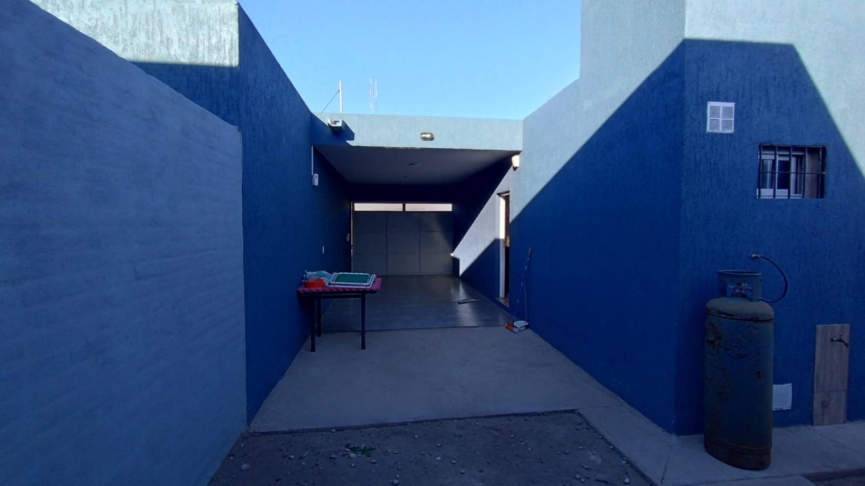 Vendo Casa 2 Año, Losa de 3 dormitorios zona Sarmiento y 9 de julio.