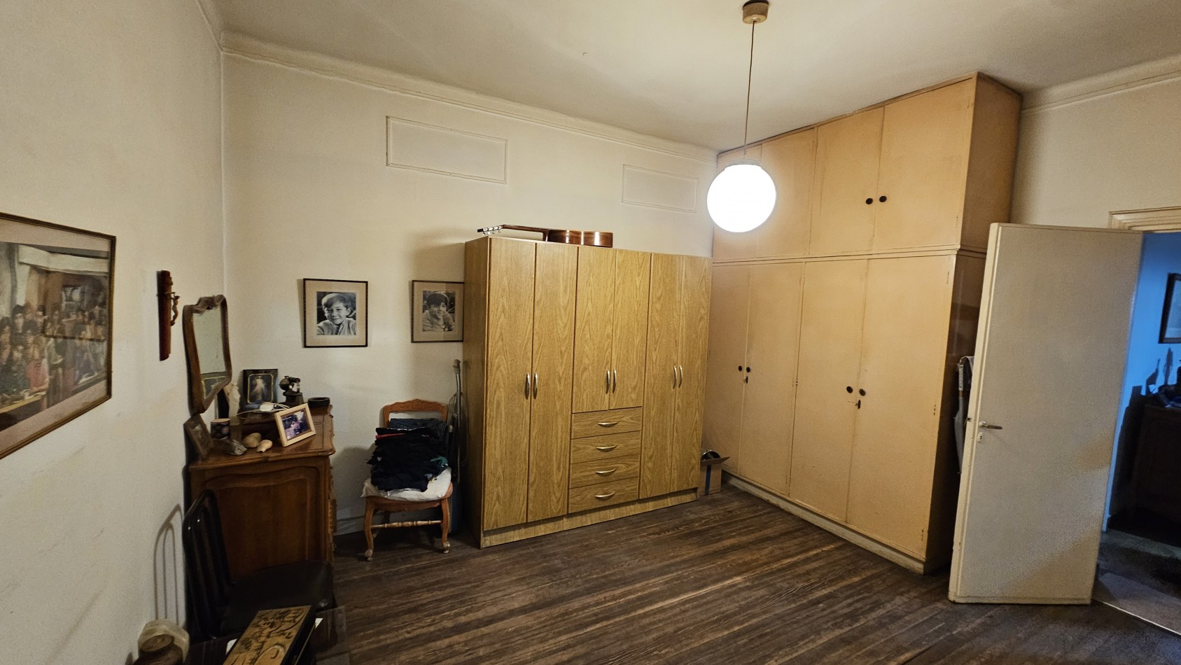 Vendo Casa Centrica amplia 4 dormitorios. Cercana al Colegio del Carmen, una Zona privilegiada de San Rafael