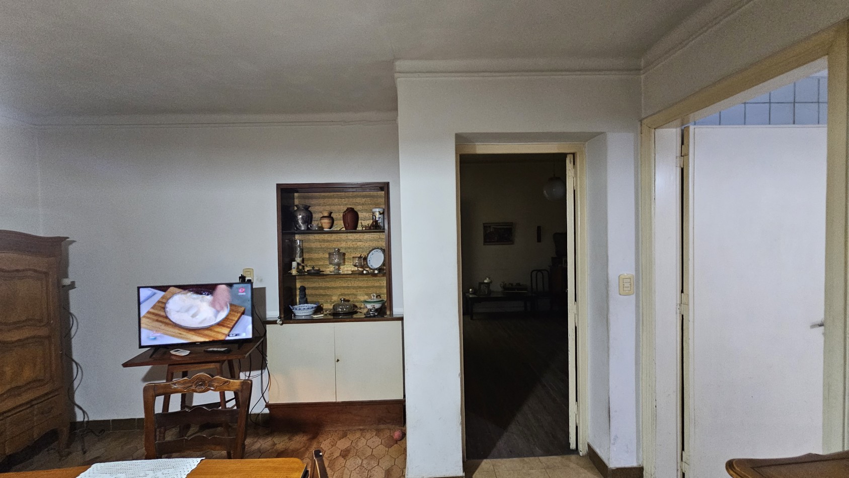 Vendo Casa Centrica amplia 4 dormitorios. Cercana al Colegio del Carmen, una Zona privilegiada de San Rafael
