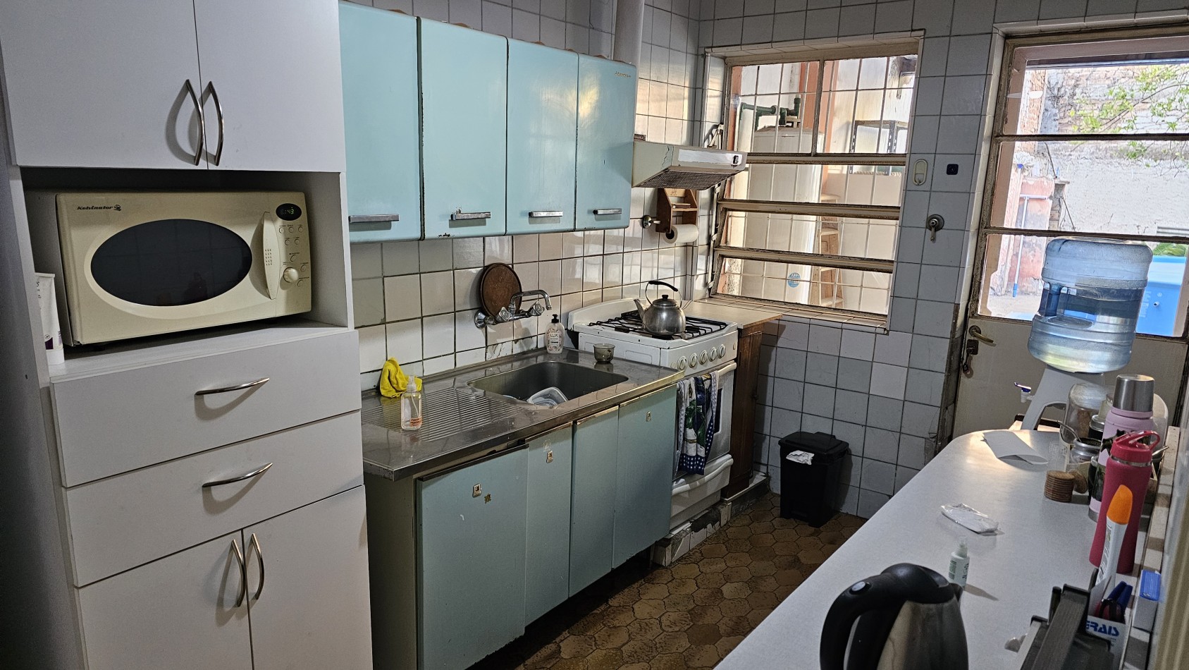 Vendo Casa Centrica amplia 4 dormitorios. Cercana al Colegio del Carmen, una Zona privilegiada de San Rafael