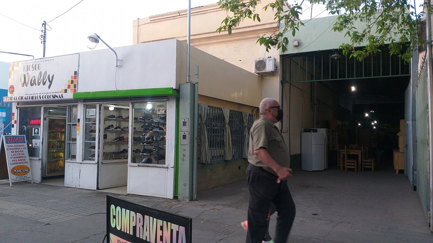 Venta de Locales Comerciales y Galpon - 553 m² de Terreno y 530 m² Cubiertos - Pleno Centro de San Rafael