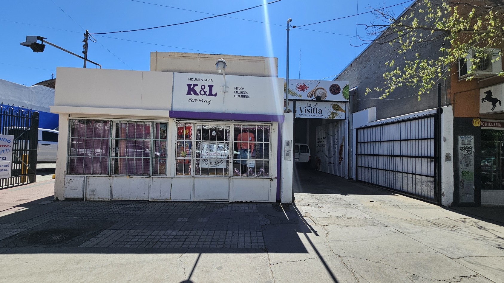 Venta de Locales Comerciales y Galpon - 553 m² de Terreno y 530 m² Cubiertos - Pleno Centro de San Rafael
