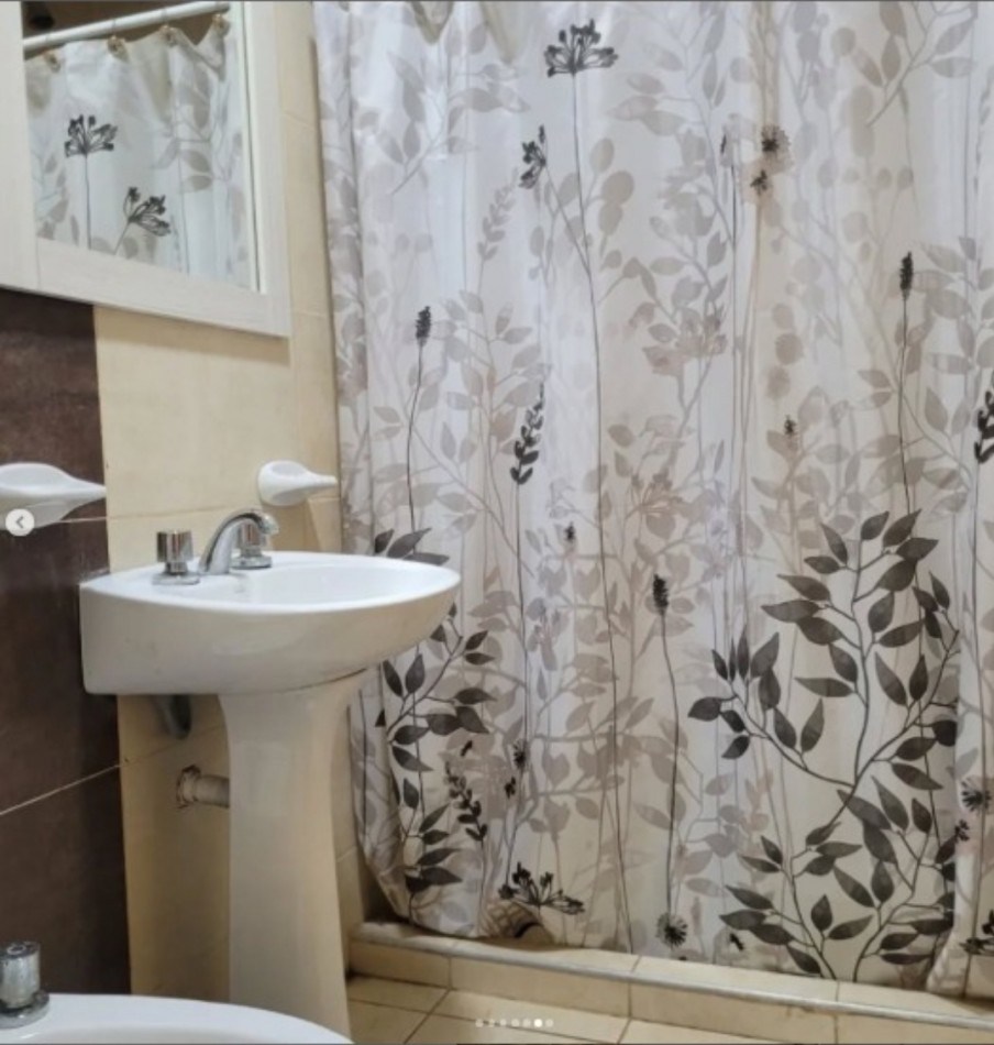 Propiedad con 6 departamentos - Zona Los Sauces y Balloffet, San Rafael  Excelente oportunidad de inversion en una zona estrategica de San Rafael, Mendoza.