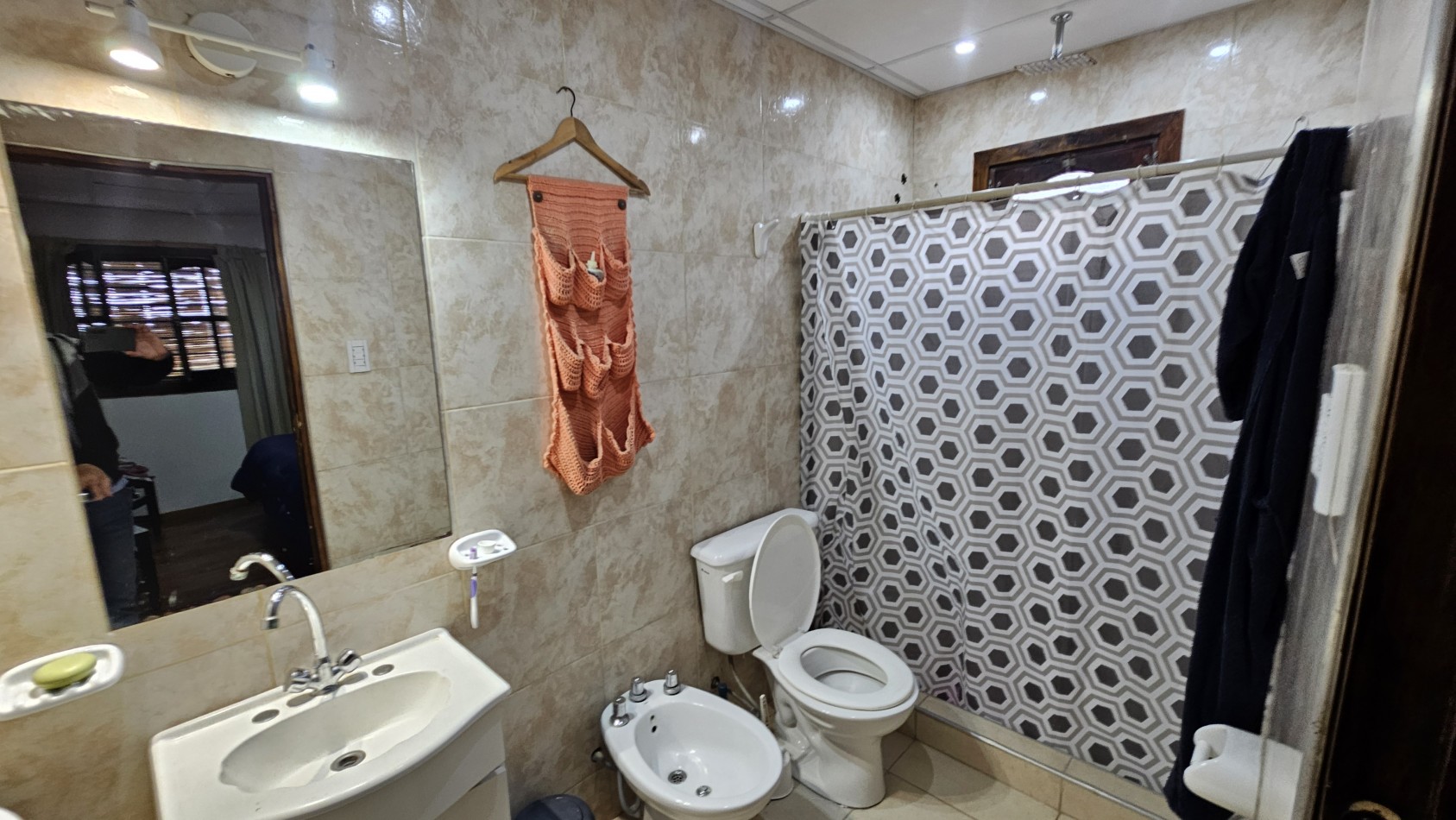 Vendo Casa Amplia con 2000 m² y 150 m² cubiertos zona Calle Rawson. San Rafael