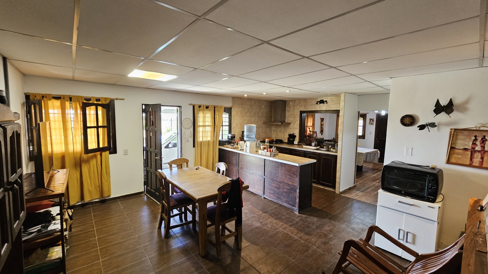 Vendo Casa Amplia con 2000 m² y 150 m² cubiertos zona Calle Rawson. San Rafael