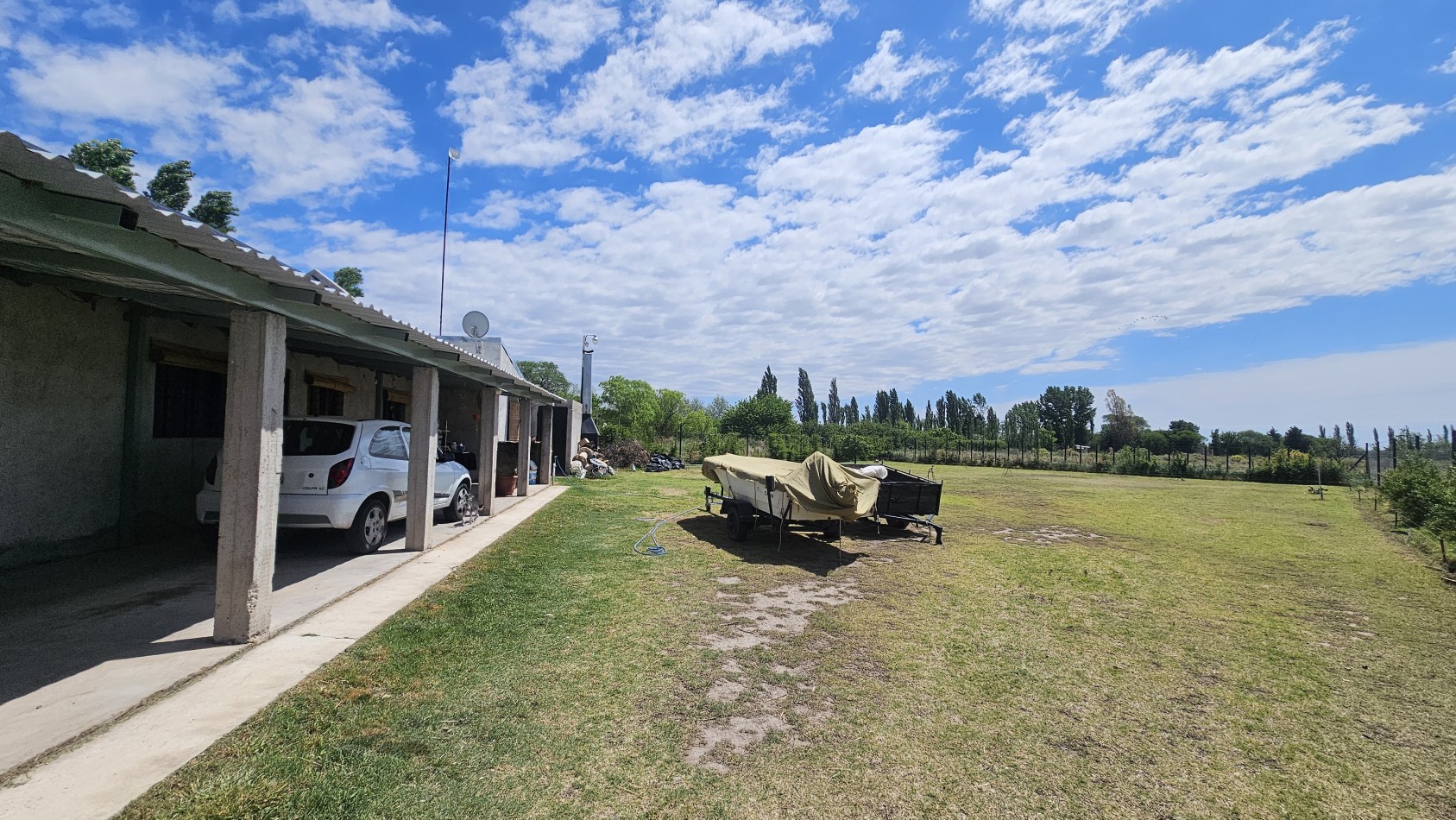 Vendo Casa Amplia con 2000 m² y 150 m² cubiertos zona Calle Rawson. San Rafael
