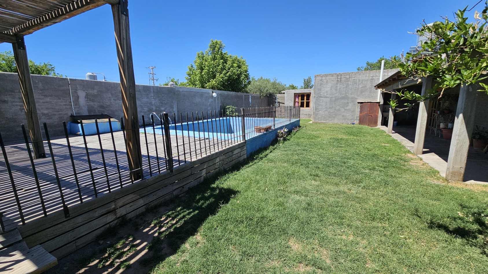 Vendo Casa amplia con pileta y quincho en Zona segura y tranquila ¡Tu proximo hogar en San Rafael!