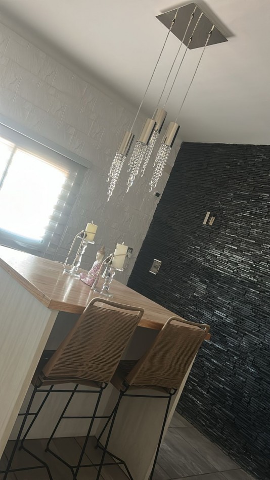 Vendo Casa centrica en San Rafael con 3 dormitorios, 2 baños, amplios ambientes y excelente superficie
