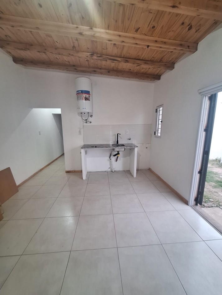 Vendo Casa a Estrenar 40.000 + Cuotas de 2 dormitorios y patio. San Rafael
