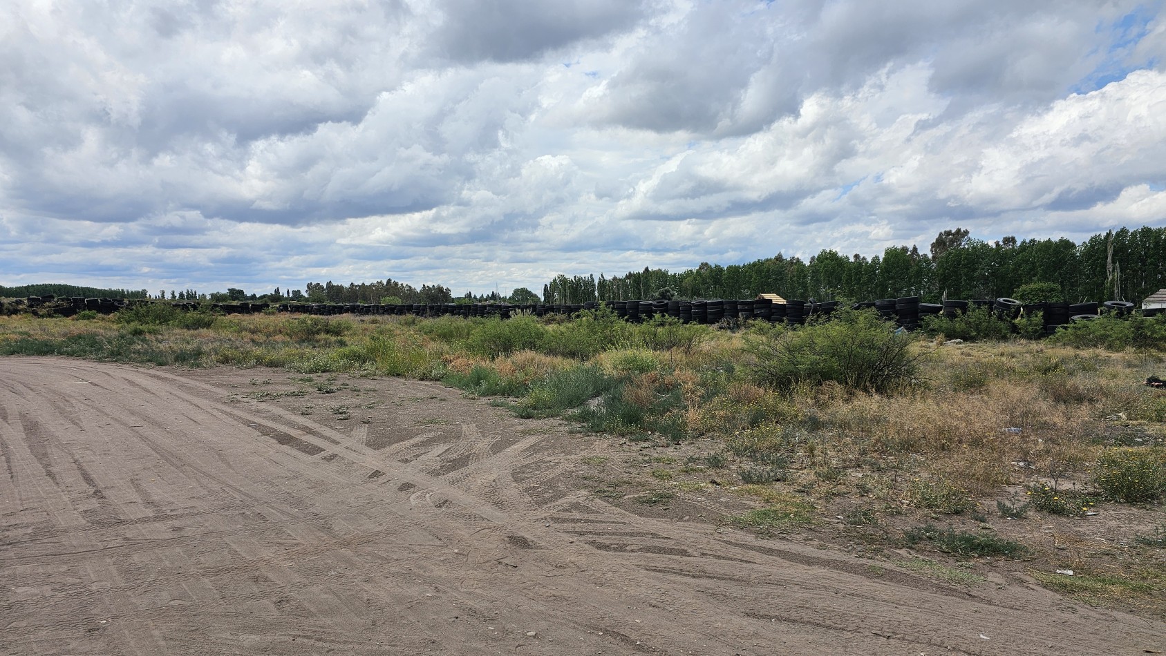 Lote en Venta sobre Av. Las Virgenes - 4.000 m² | Ubicacion Estrategica Se ofrece interesante lote ubicado sobre Av. Las Virgenes, en Las Paredes, San Rafael, Mendoza