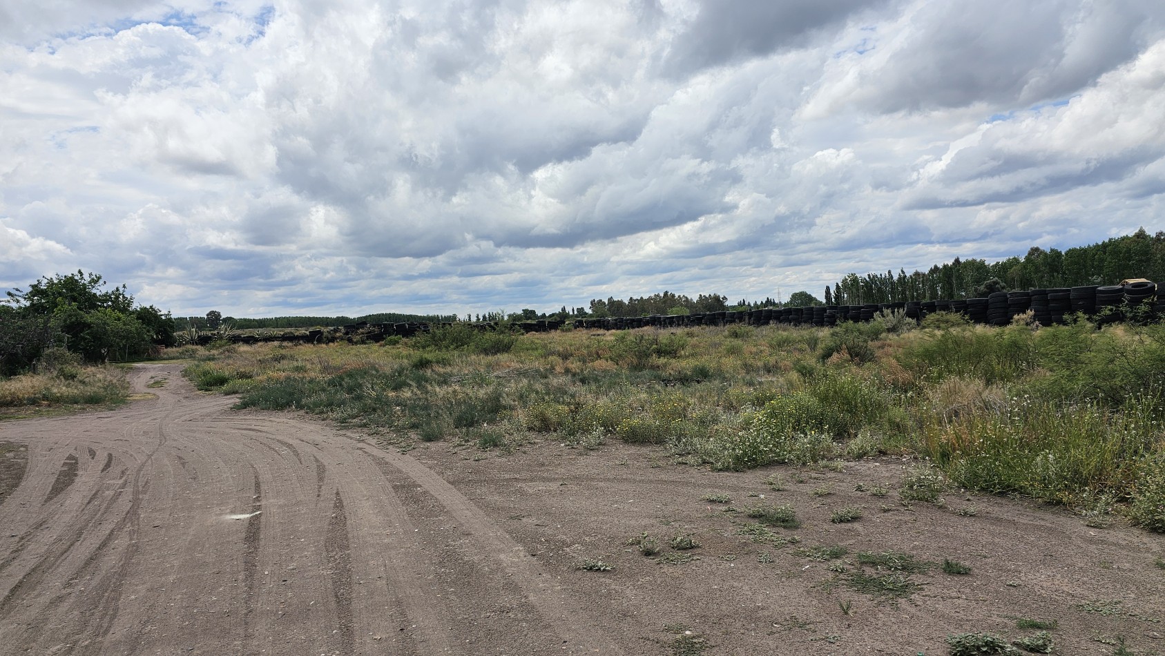 Lote en Venta sobre Av. Las Virgenes - 4.000 m² | Ubicacion Estrategica Se ofrece interesante lote ubicado sobre Av. Las Virgenes, en Las Paredes, San Rafael, Mendoza