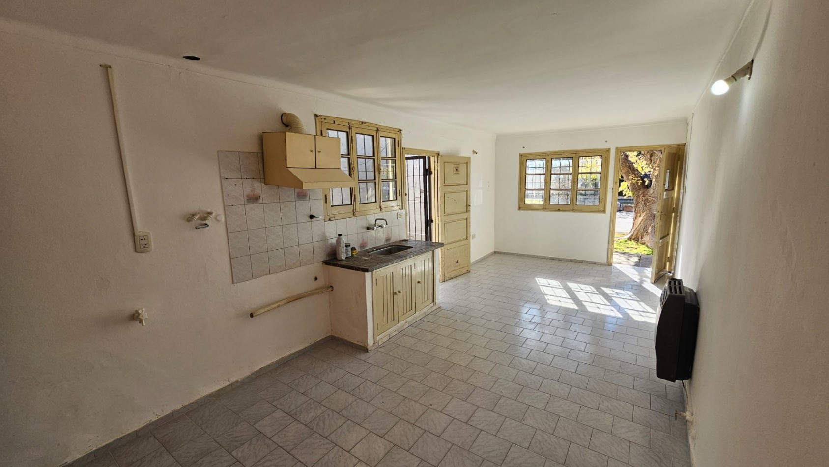 VENDO DEPARTAMENTO - SAN RAFAEL, gas agua luz  Excelente oportunidad en zona de Barrio San Rafael, a solo 13 cuadras del kilometro 0 de la ciudad. Ideal para vivienda propia o inversion. Valor 35.000