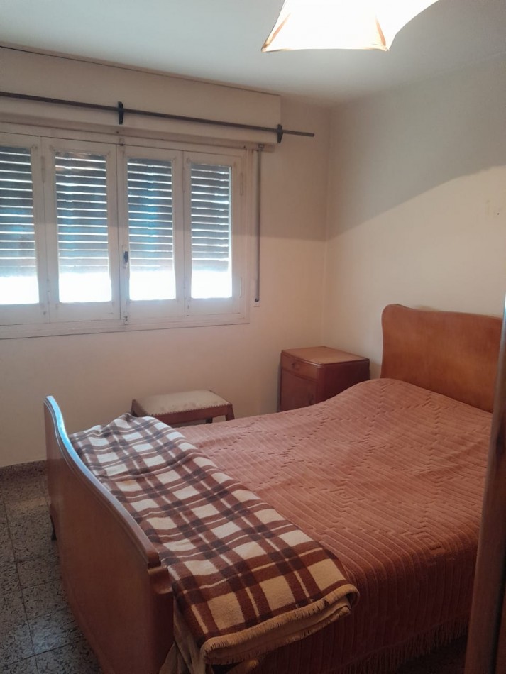 Casa en Venta en Barrio SAT - San Rafael, Mendoza! 📍 Zona Sarmiento y Balloffet, excelente ubicacion con rapido acceso a comercios, escuelas y servicios.