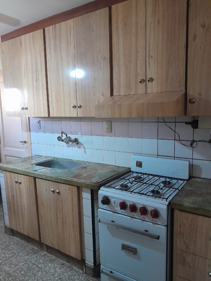 Casa en Venta en Barrio SAT - San Rafael, Mendoza! 📍 Zona Sarmiento y Balloffet, excelente ubicacion con rapido acceso a comercios, escuelas y servicios.