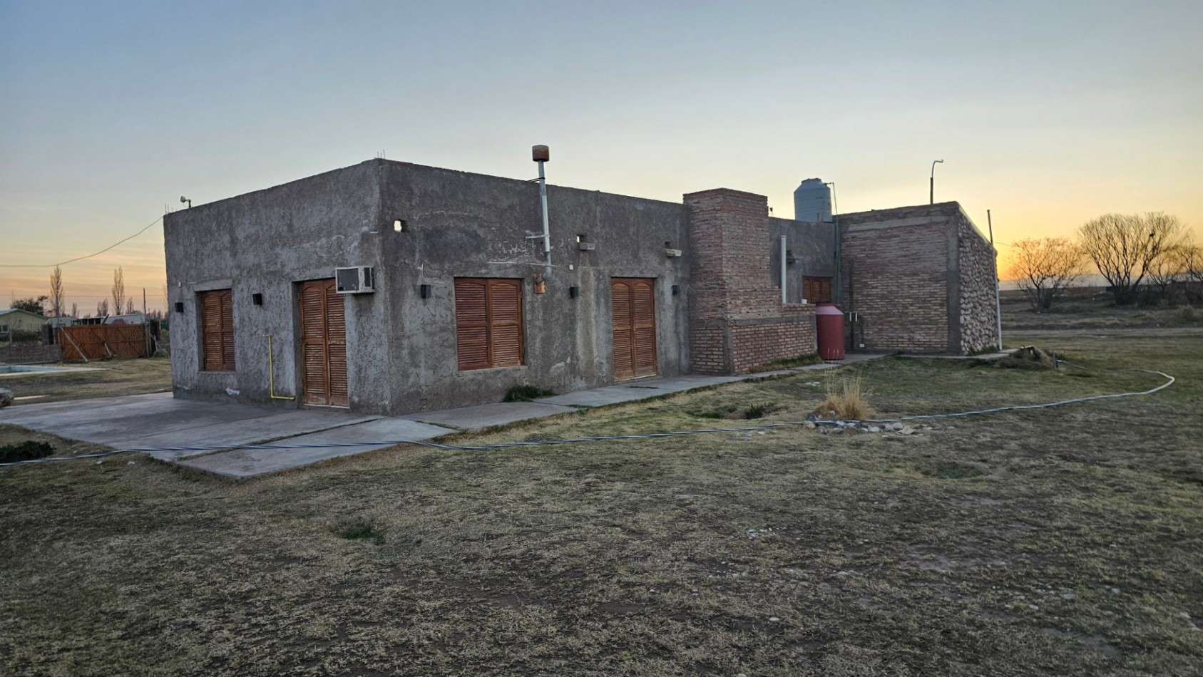 Vendo 6 propiedades comuesta por 4 Cabañas mas 2 casas 