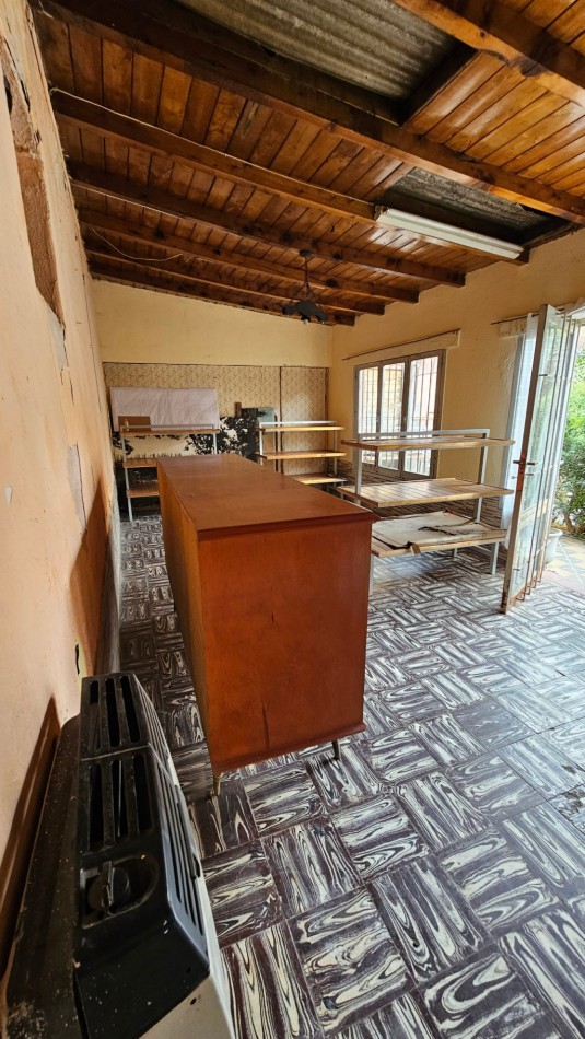 Sobre Av. Mitre Local+ Casa + depto+ patio. 436 m² San Rafael