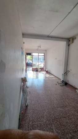 Vendo 3 locales, Galpon,  Garaje sobre Avenida Moreno con 427 m² terreno,  LOZA.  En San Rafael. 