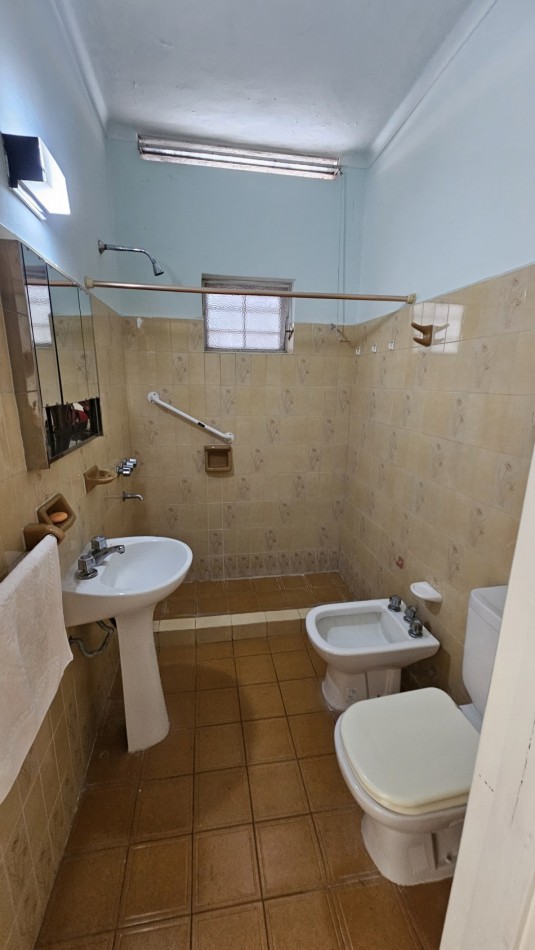Venta de Casa Centrica en San Rafael - 3 Dormitorios, 420 m² Totales a pocos metros de escuelas, centros comerciales y el km 0
