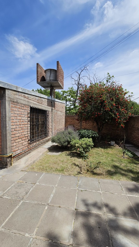 Casa en Zona Castelli - 3 Dormitorios, Amplios Ambientes y GAS. San Rafael