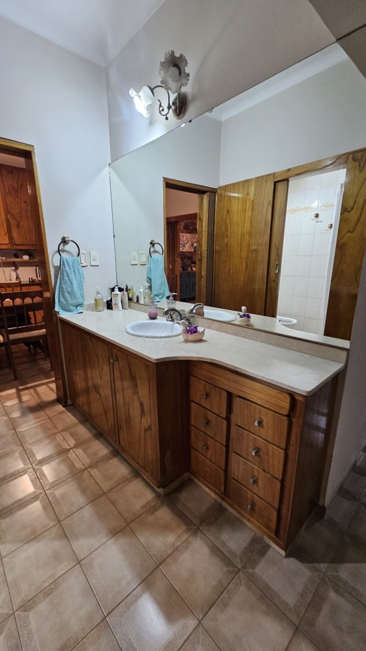 Casa + Depto apta credico Centrica y zona Poder Judicial 