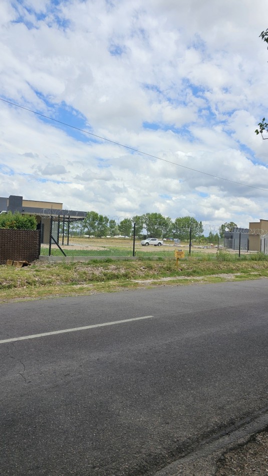 Lote en Venta sobre Av. Las Virgenes - 4.000 m² | Ubicacion Estrategica Se ofrece interesante lote ubicado sobre Av. Las Virgenes, en Las Paredes, San Rafael, Mendoza