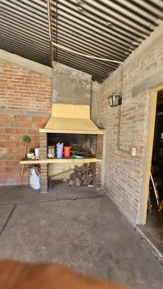 Casa Amplia Con T/ Servicios  4 dormitorios De 465 M² En Venta En San Rafael 