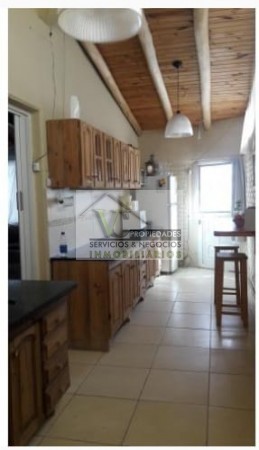 Vendo CASA  B° Isrros, 2 dormitorios, cocina ampliada,  cochera. SAN RAFAEL