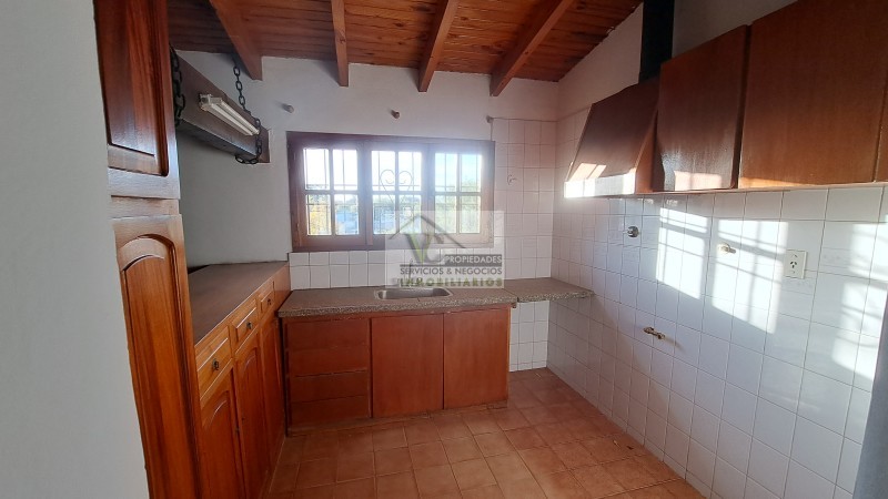 5 propiedades 390 m² en venta sobre Pueyrredom San Rafael casa+ 2 duplex+ depto+ galpon.