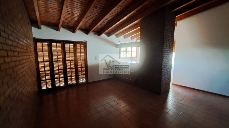 5 propiedades 390 m² en venta sobre Pueyrredom San Rafael casa+ 2 duplex+ depto+ galpon.